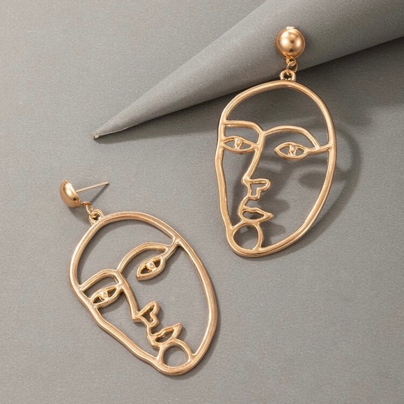 3/$30 💛 Abstract Face Earrings - Picture 2 of 3